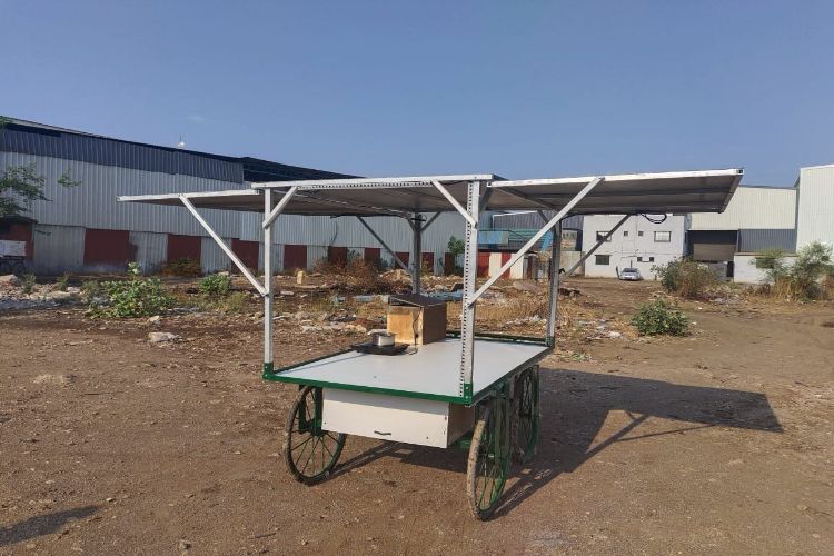  Solar-powered food vending cart