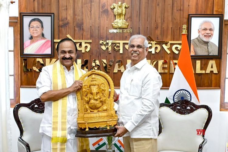 Keralam Chief Minister VD Satheesan with Governor Rajendra Vishwanath Arlekar