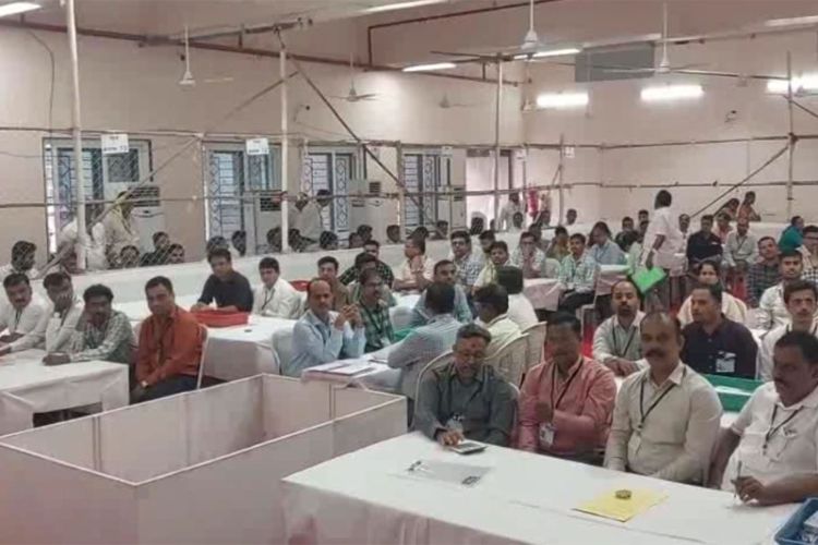 Amravati (Maharashtra): Counting of votes for the Amravati Division Teachers’ Constituency MLC polls begins at Lokshahi Bhavan amid tight security 