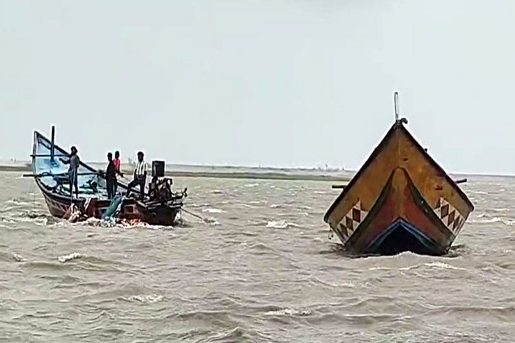 Strong winds, high waves and heavy rain triggered by Cyclone Arnab 