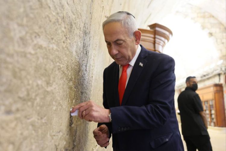 Israel PM Benjamin Netanyahu prays at the Western Wall in Jerusalem
