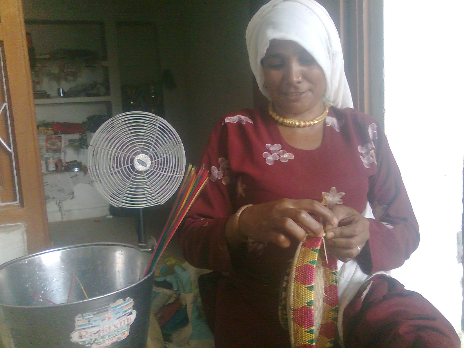 A Muslim woman in Mewat working on Changeri art piece