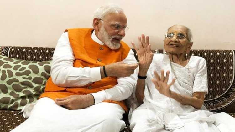 PM Modi & his mother