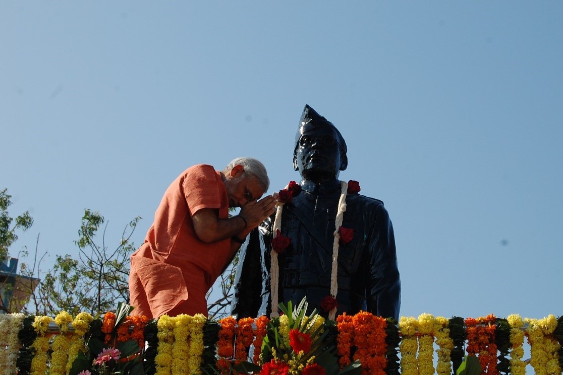 PM Modi paying his respects to a statue of Netaji 