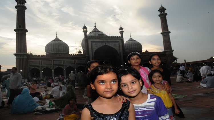 Muslim children in the backdrop of the Jama Masjid
