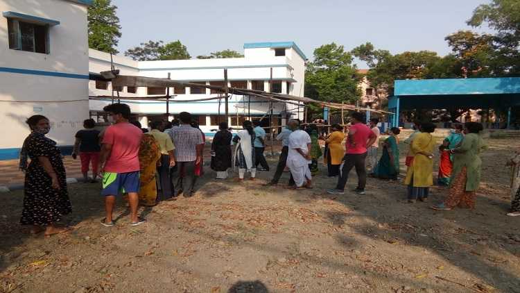 People waiting for casting their votes