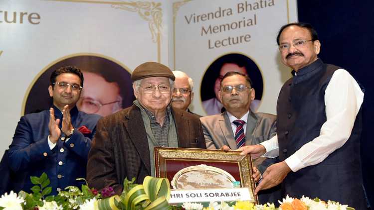 Vice President M. Venkaiah Naidu felicitating the eminent jurist and former Attorney General of India Soli Sorabjee, at the Virendra Bhatia Memorial Lecture on Pillars of Democracy, in New Delhi (FILE PHOTO)