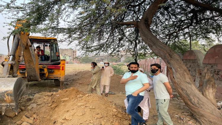 Old graveyard being cleared in Okhla, Delhi