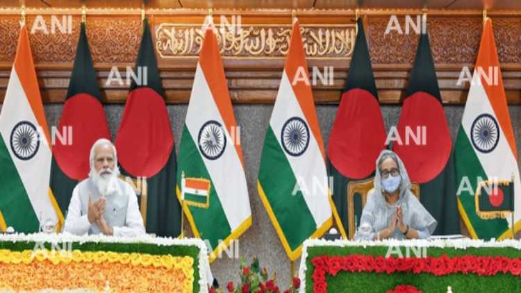 Narendra Modi and Sheikh Hasina inaugurating railway link 