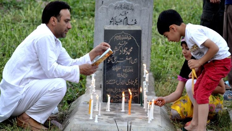 A family visiting the grave of their loved one