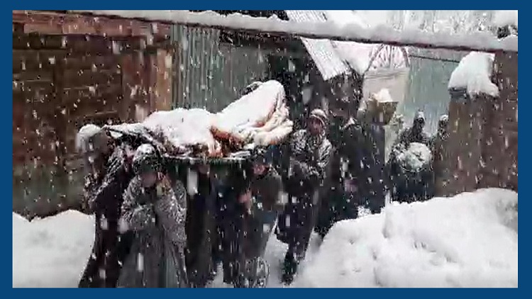 Muslims carrying body of Hindu in Kashmir