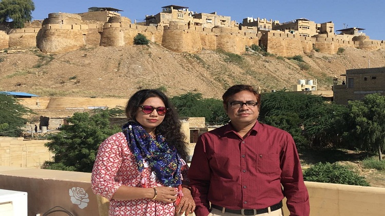 Kazi Masum Akhtar with his wife