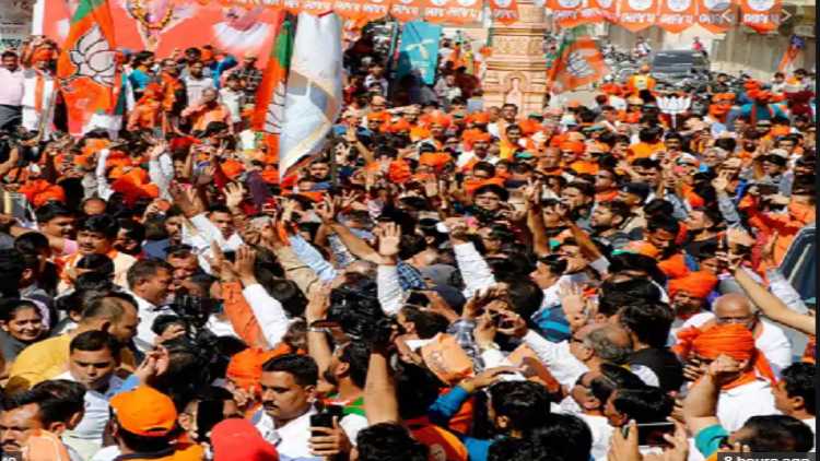 BJP workers celebrate in Ahmadabad