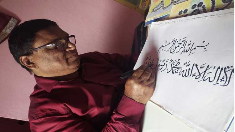 Anil Kumar Chauhan writing Quranic verses