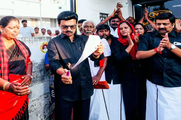 Chief Minister MK Stalin burnign a copy of the Delimitation Bill