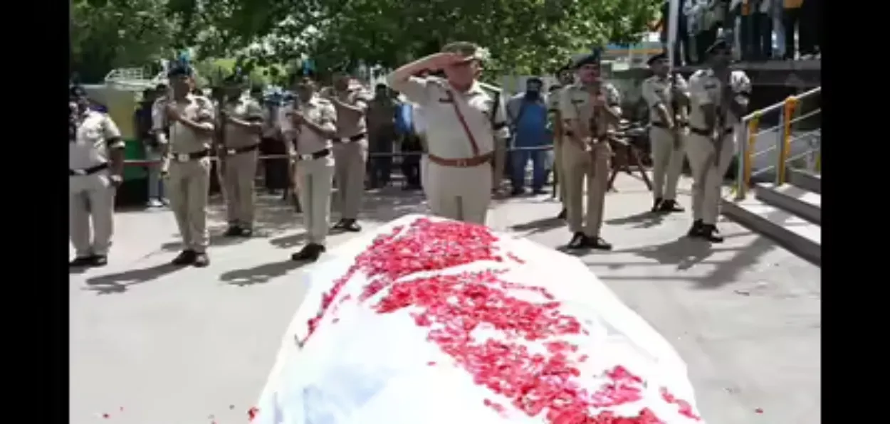 Madhya Pradesh Police paying guard of honour to the body of Sanjana S A, in Bhopal