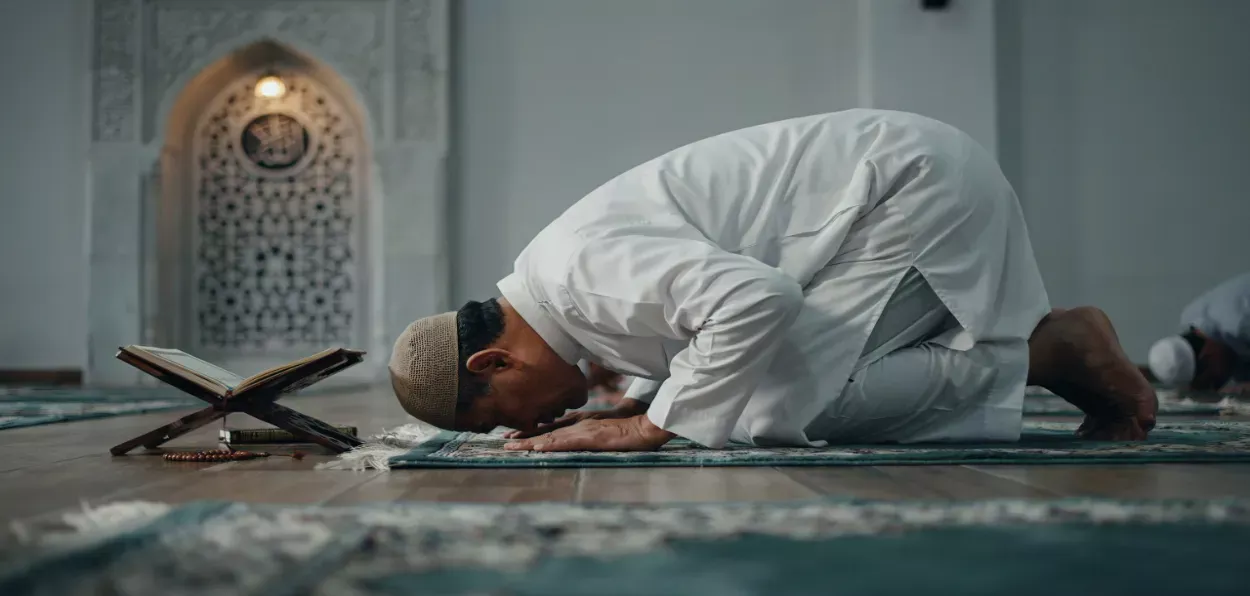 AI-generated image of a Muslim Man praying