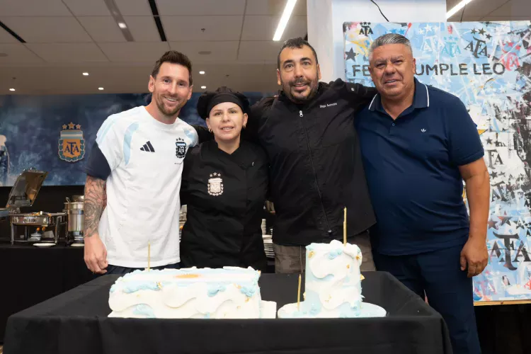 Lionel Messi (L) along with other members celebrated his 39th birthday