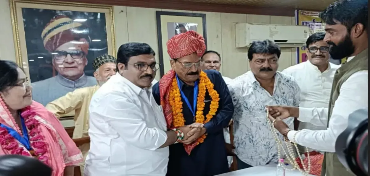 Saeed Manav being felicitated for his work on the Bishti community