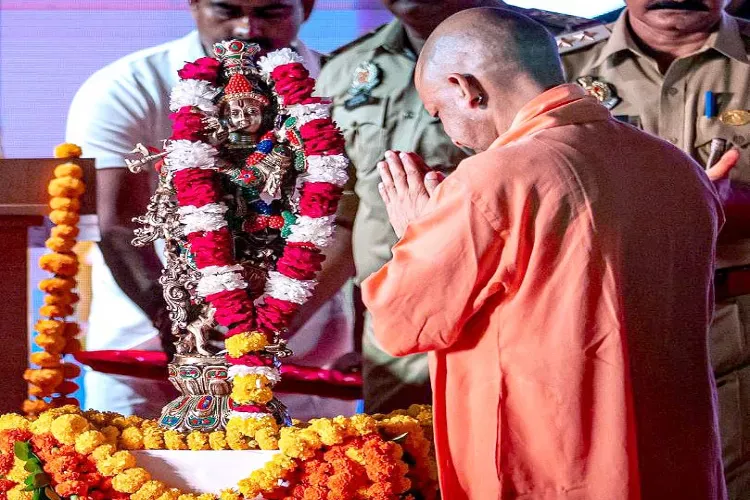 UP CM Yogi Adityanath offered prayer at Janmashtami at Sri Krishna Janmasthan in Mathura