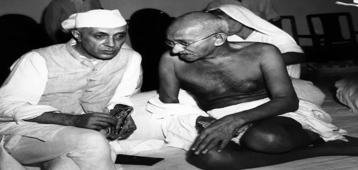 Mahatma Gandhi with Jawaharlal Nehru
