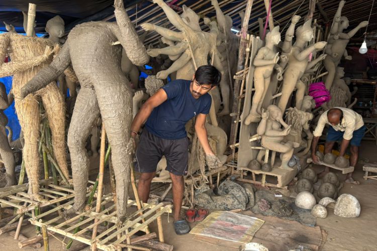 Artisan creating Durga Puja idol 