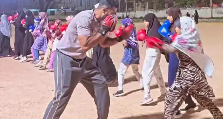 https://www.awazthevoice.in/upload/news/1792220507Junaid__Boxing_(4).webp